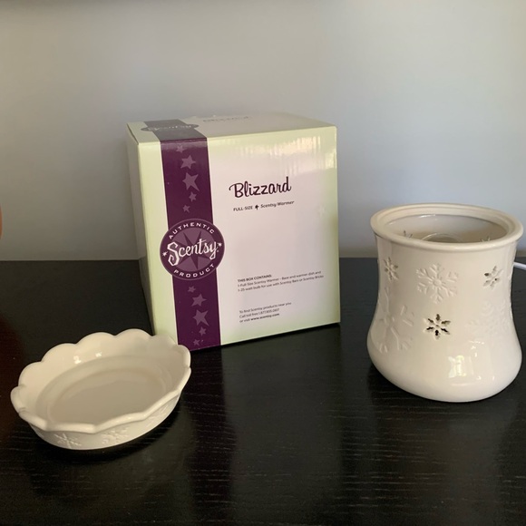 Scentsy Full Size Christmas Warmer Blizzard - Picture 2 of 10